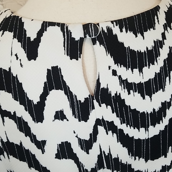 Black and white and red zipper dress - Picture 4 of 8